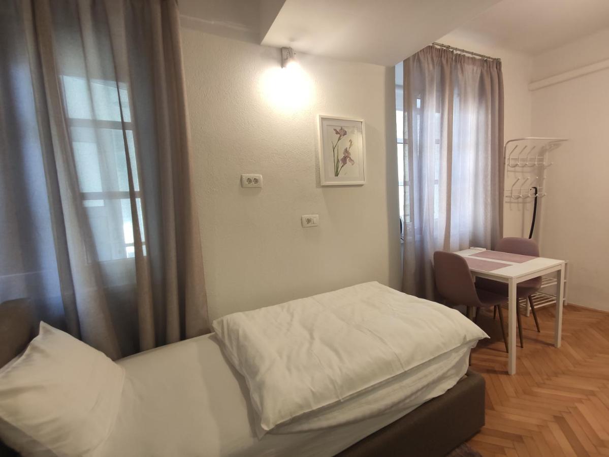 Aparthotel Cross Street 4 Λιουμπλιάνα Δωμάτιο φωτογραφία