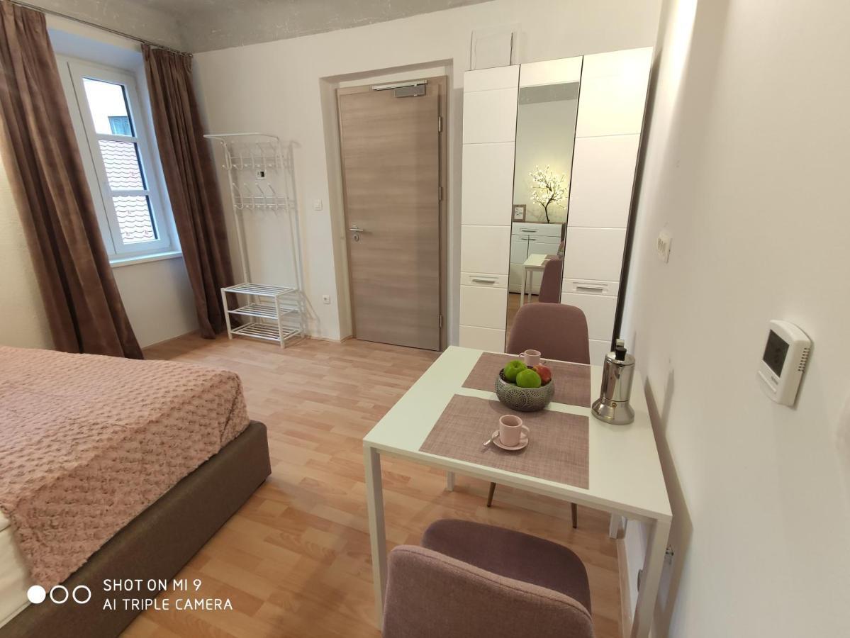 Aparthotel Cross Street 4 Λιουμπλιάνα Εξωτερικό φωτογραφία